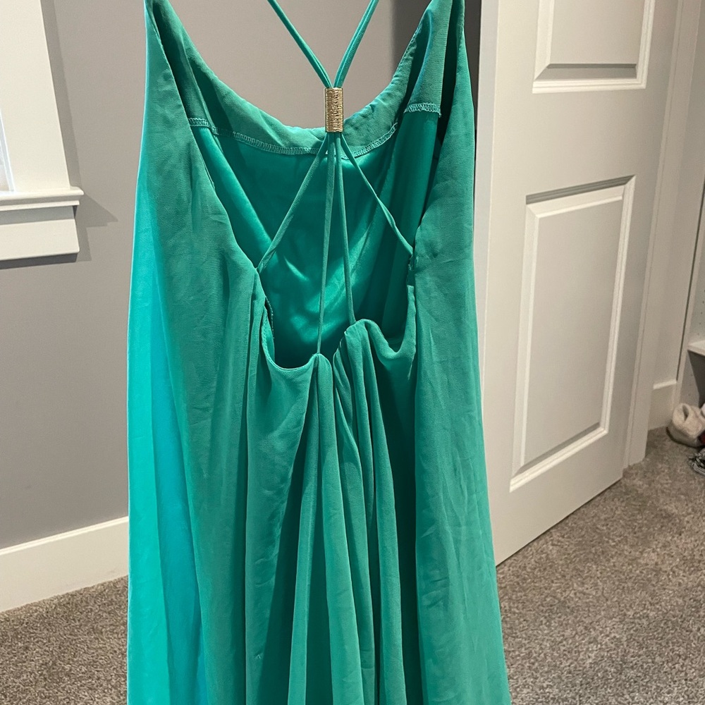 Beautiful green dress. Open back w/gold detail. Perfect for destination wedding!